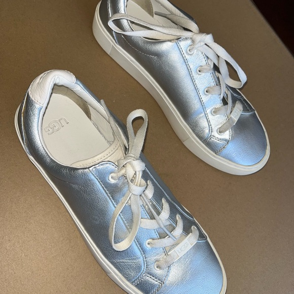 Final Price! UGG Women's Zilo Metallic Silver Sneakers - Picture 4 of 11